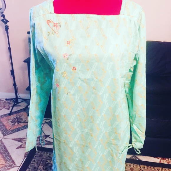 Desi dress and gold plated jewlery - Picture 3 of 10